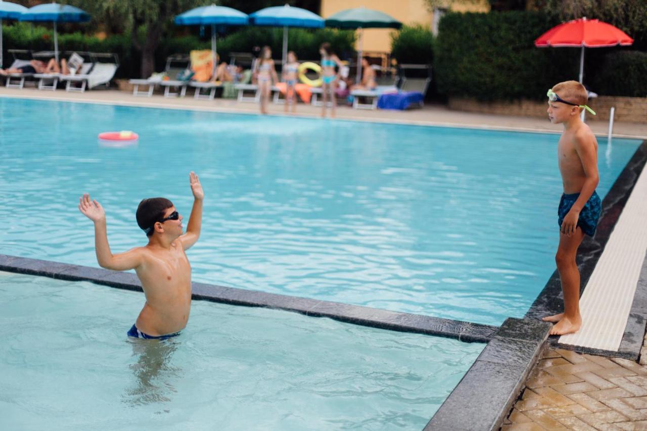 Villaggio Turistico Camping Il Fontino Scarlino Eksteriør billede